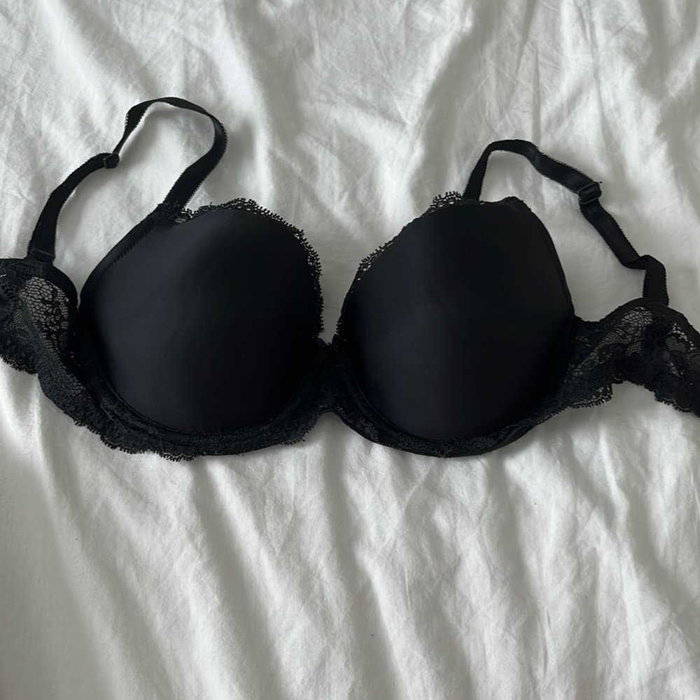 32DD Victoria secret bra